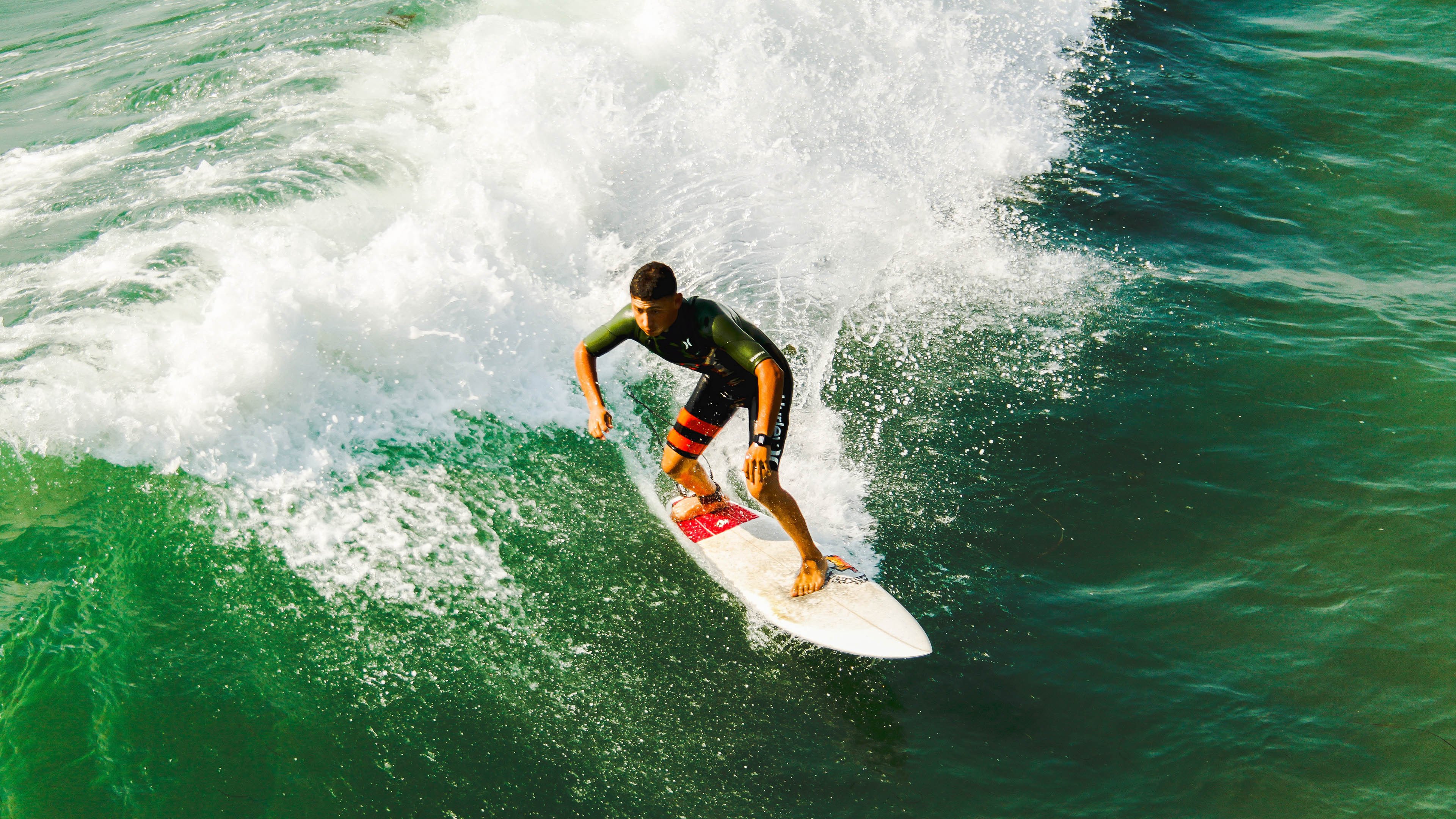 瓜达拉哈拉球迷支持力度加大，主场气氛火爆，瓜达拉哈拉竞技足球俱乐部
